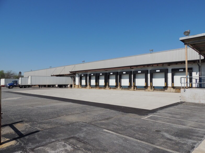 1128 Roosevelt Ave, York, PA for lease - Building Photo - Image 2 of 8