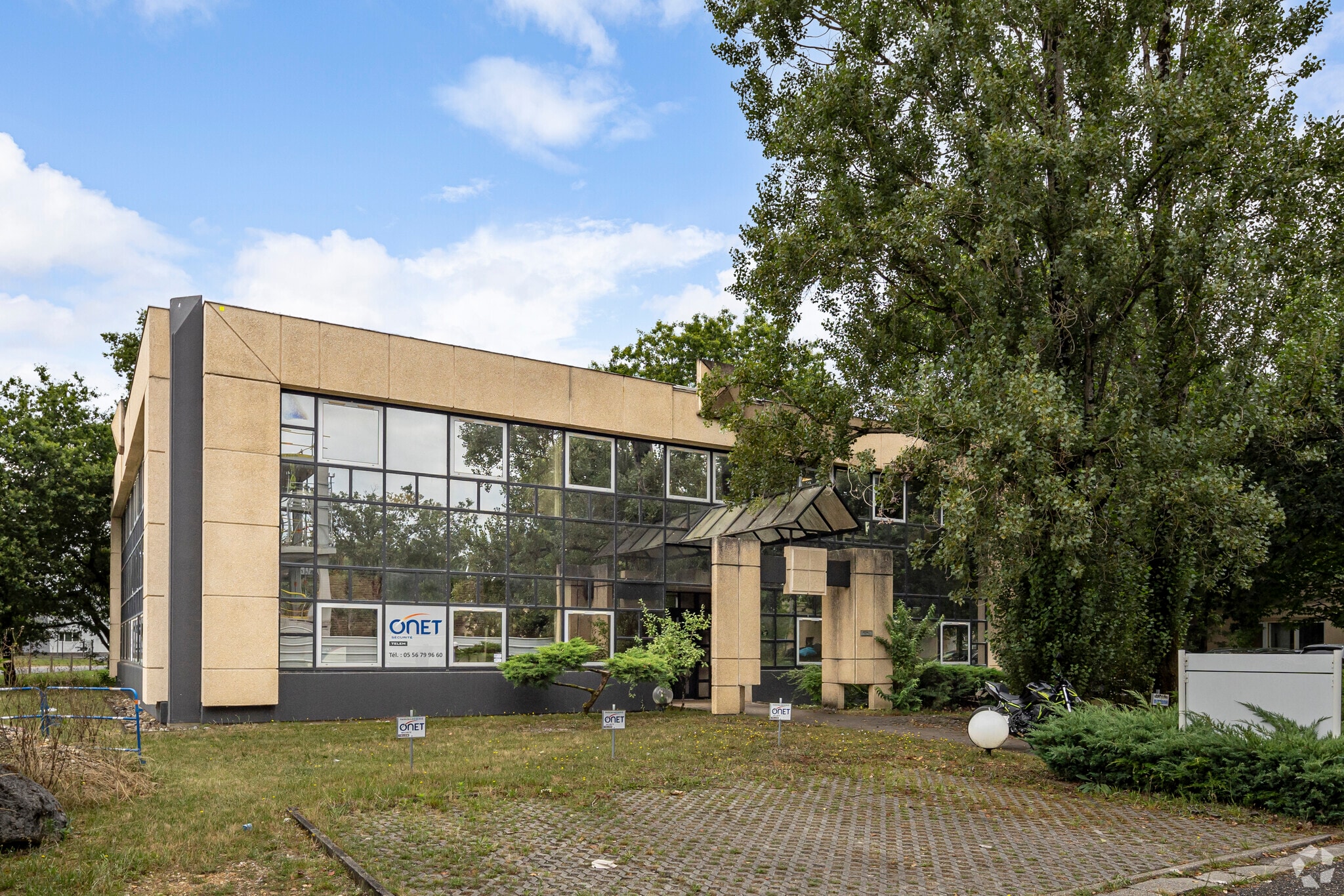 9 Avenue Léonard De Vinci, Pessac for lease Primary Photo- Image 1 of 9
