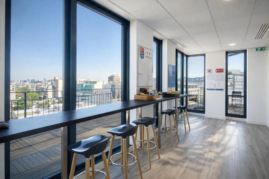 Office in Boulogne-Billancourt for lease - Building Photo - Image 1 of 10