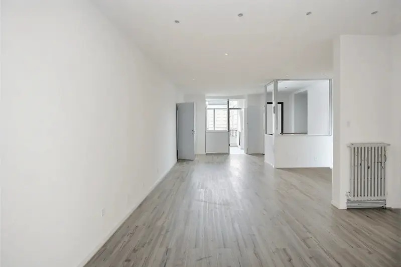 Office in Paris for lease - Interior Photo - Image 2 of 8