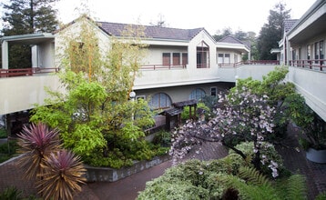 820 Bay Ave, Capitola, CA à louer Photo intérieure- Image 1 de 1