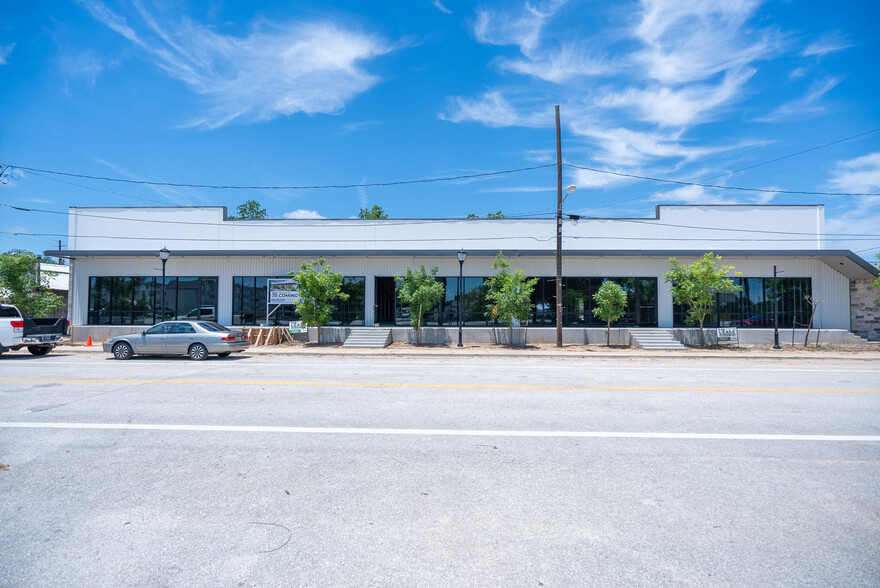 2402-2404 Main St, Waller, TX for lease - Building Photo - Image 1 of 14