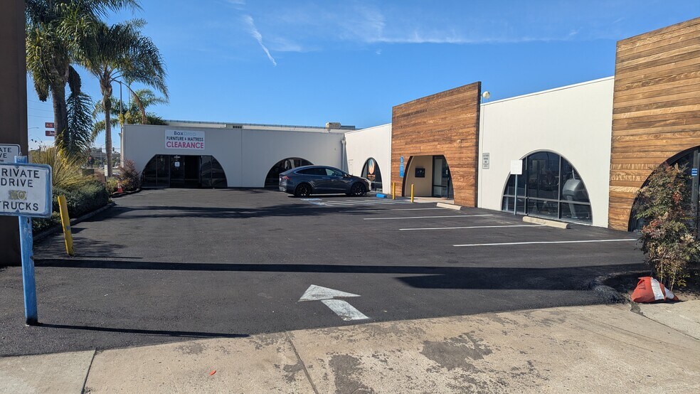 Morena Blvd, San Diego, CA à louer - Photo du bâtiment - Image 3 de 15