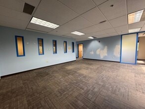 1684 Woodlands Dr, Maumee, OH for lease Interior Photo- Image 1 of 15