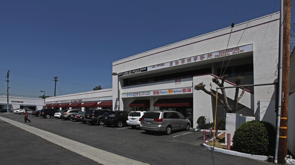 200 Garvey Ave, Monterey Park, CA à louer - Photo du bâtiment - Image 3 de 6