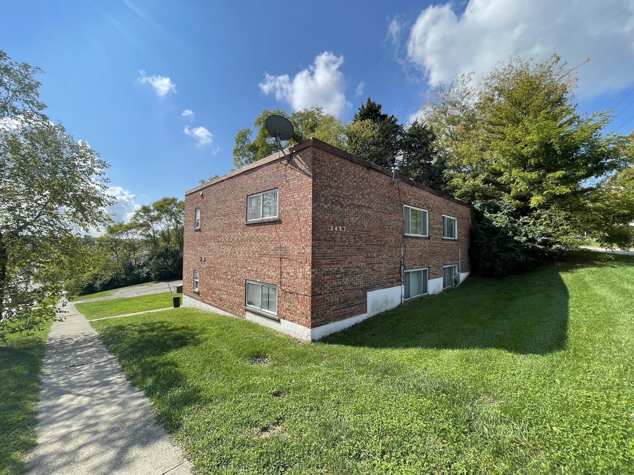 2483 Montana Ave, Cincinnati, OH à vendre Photo du bâtiment- Image 1 de 1