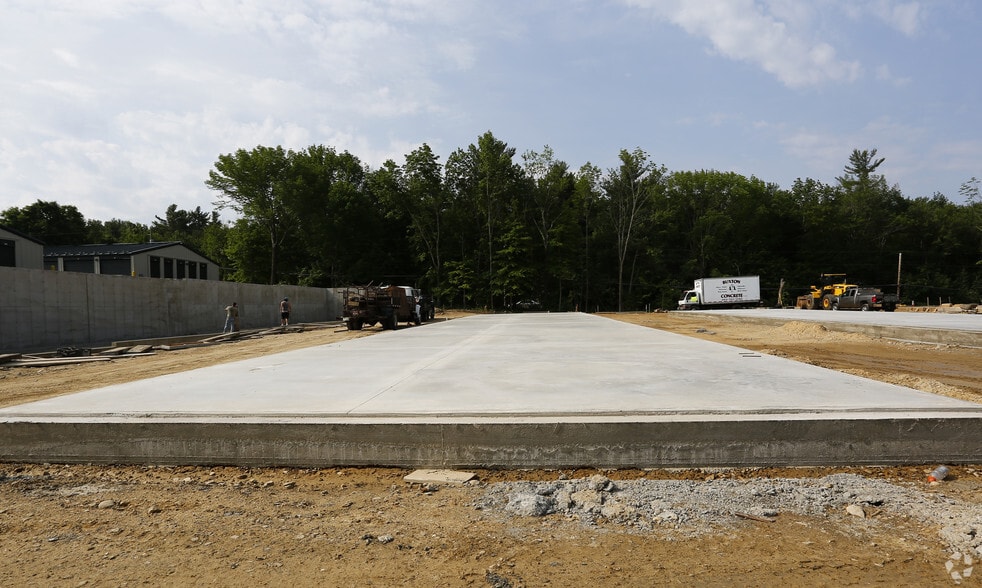 230 Rockingham Rd, Derry, NH à louer - Photo du bâtiment - Image 3 de 15