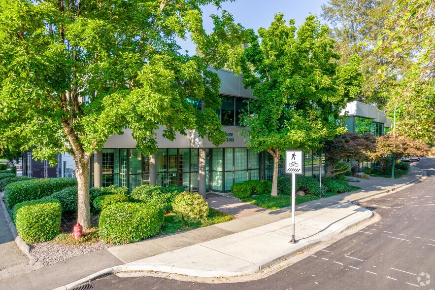 1000 Roosevelt Cres, North Vancouver District, BC for sale - Primary Photo - Image 1 of 10