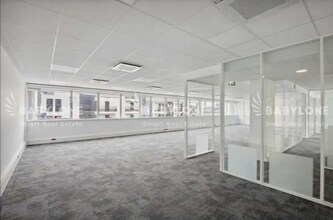 Office in Issy-les-Moulineaux for lease Interior Photo- Image 2 of 4