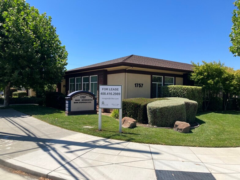 1757 Blossom Hill Rd, San Jose, CA à louer - Photo du bâtiment - Image 2 de 9