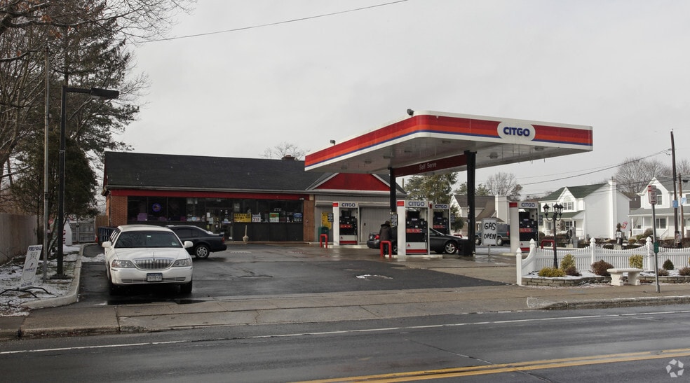 540 Islip Ave, Islip, NY for lease - Building Photo - Image 2 of 6