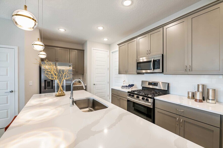 7760 Sandy Ridge Dr, Reunion, FL à vendre - Photo intérieure - Image 3 de 4