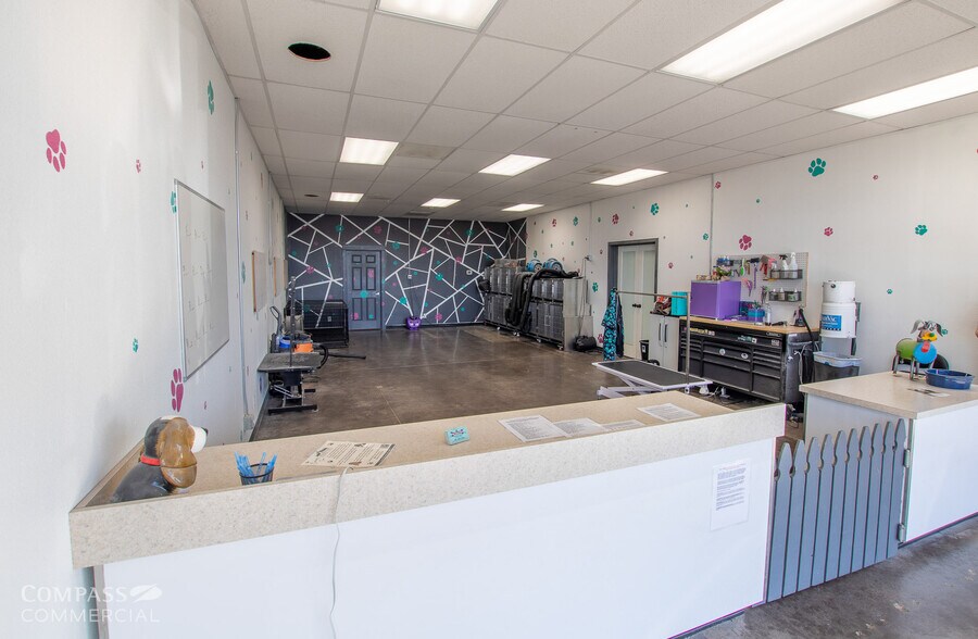 2498 S Highway 97, Redmond, OR for lease - Building Photo - Image 2 of 10