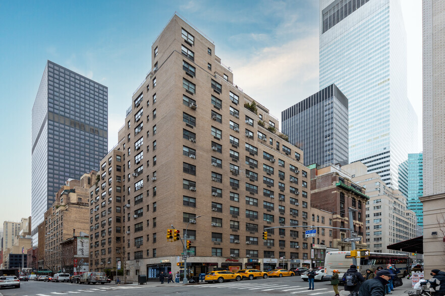 673 Lexington Ave, New York, NY for lease - Building Photo - Image 1 of 4