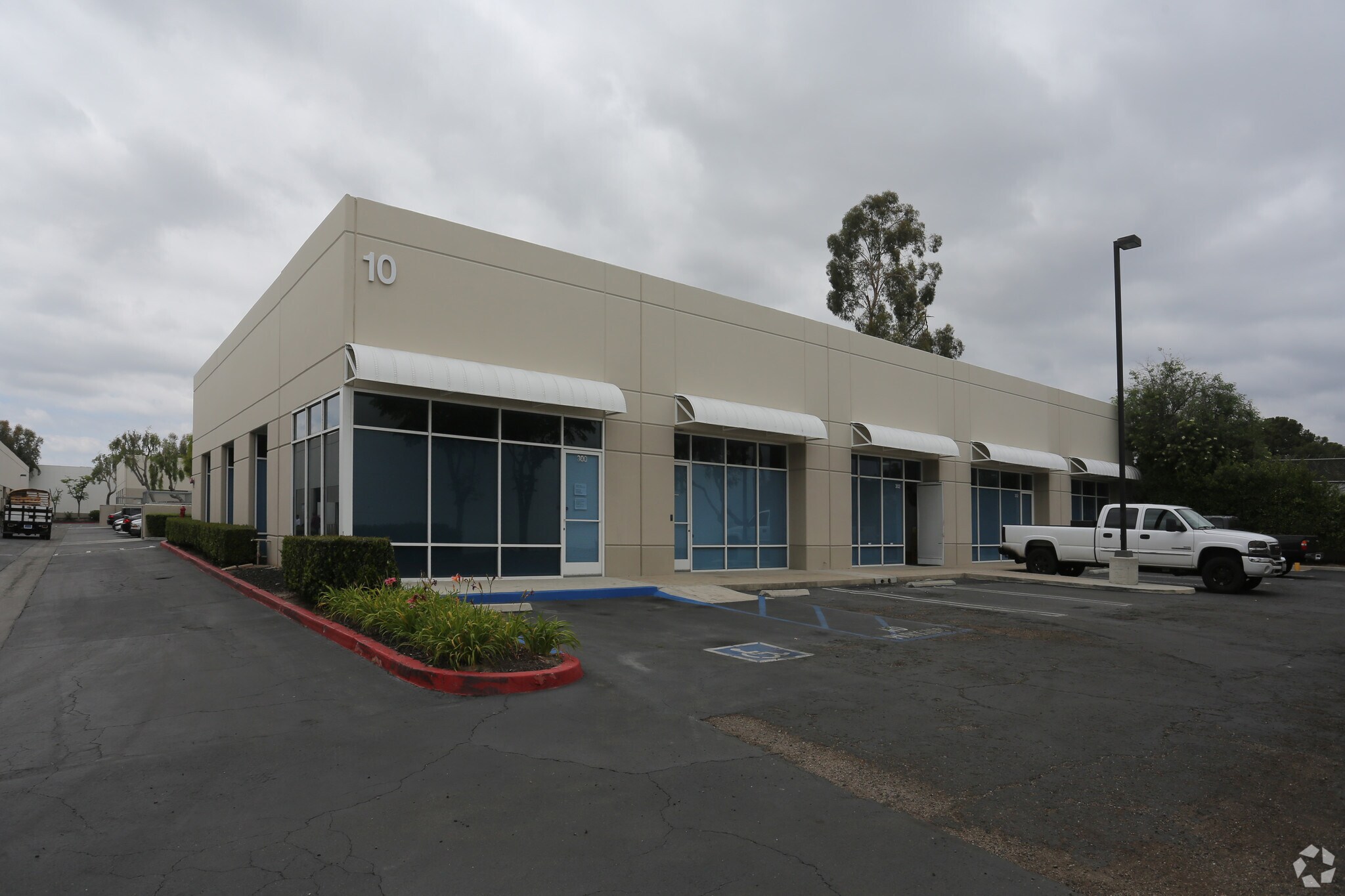 10 Hammond, Irvine, CA à vendre Photo principale- Image 1 de 8