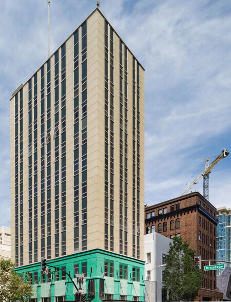 1700 Broadway, Oakland, CA for lease - Building Photo - Image 2 of 21