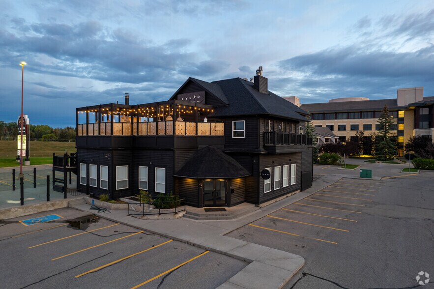 13226 Macleod Trl SE, Calgary, AB à louer - Photo principale - Image 2 de 2