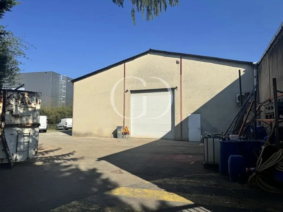 98 Rue Des Sources, Saint-Genis-Laval for lease Building Photo- Image 1 of 8