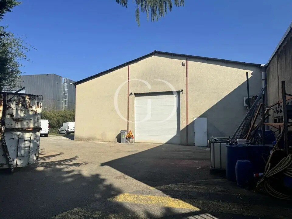 98 Rue Des Sources, Saint-Genis-Laval à louer Photo du bâtiment- Image 1 de 8