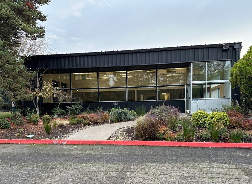 10450 SW Manhasset Dr, Tualatin, OR à louer - Photo du bâtiment - Image 3 de 4