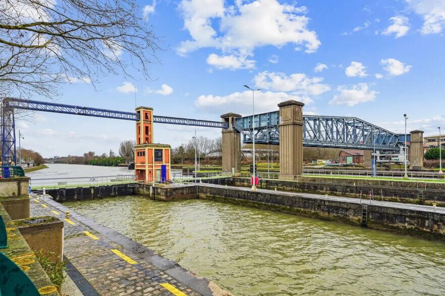 22 Quai Gallieni, Suresnes à louer - Photo du bâtiment - Image 3 de 5