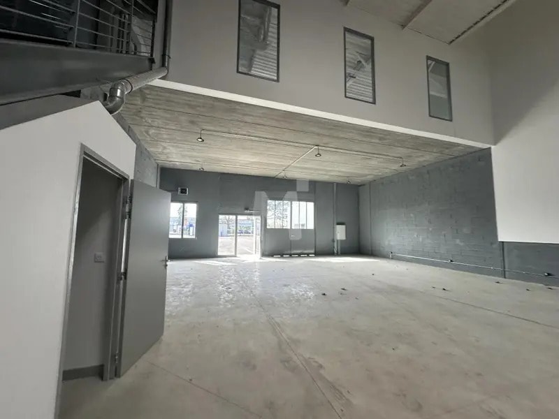 269 Rue Du Maréchal Juin, Vaux-le-Pénil for lease Interior Photo- Image 1 of 7