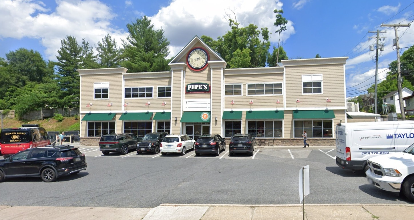 Pepe's Pizza portefeuille de 3 propriétés à vendre sur LoopNet.ca Photo principale- Image 1 de 4