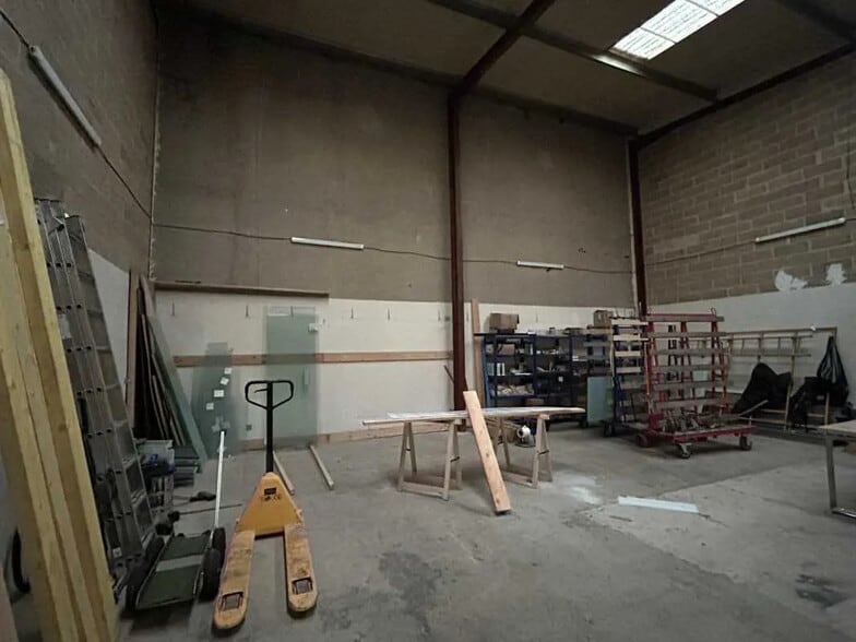 Flex in Stains for lease - Interior Photo - Image 2 of 4