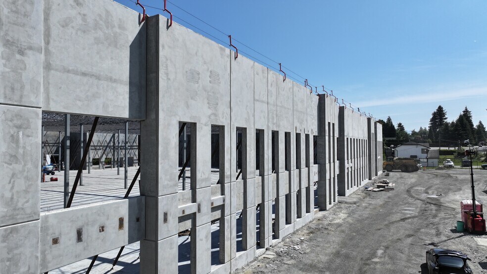 8716 Dewdney Trunk Rd, Mission, BC à louer - Photo du bâtiment - Image 2 de 3