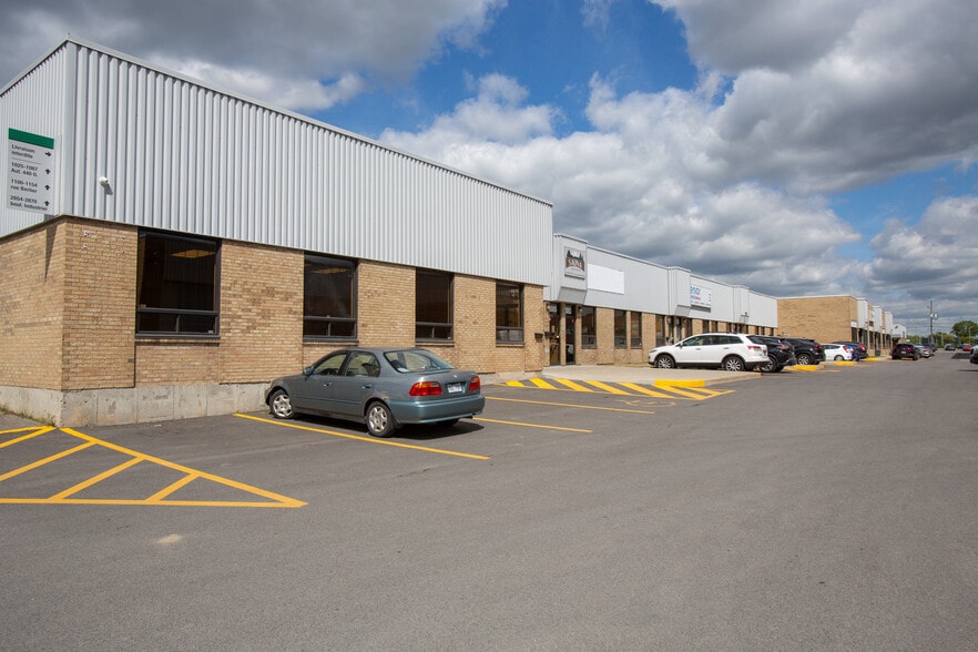 1025-1087 Autoroute 440, Laval, QC à louer - Photo du bâtiment - Image 3 de 7