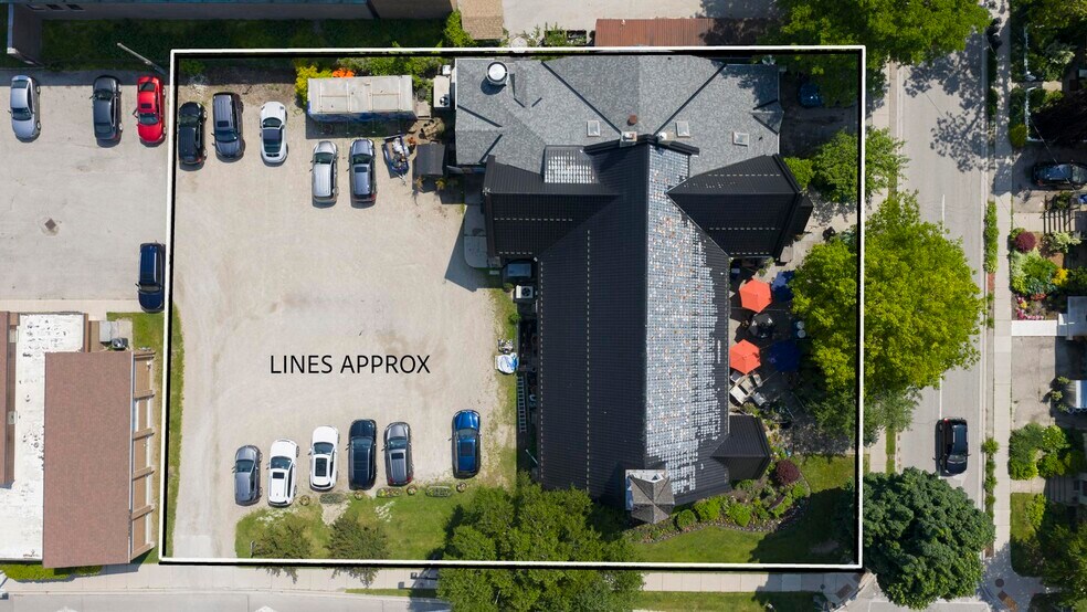 95 Waterloo St N, Stratford, ON à vendre - Photo du bâtiment - Image 2 de 4