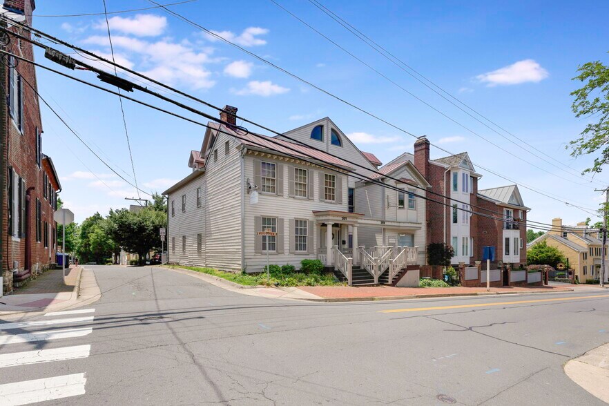 201-203 Loudoun St SW, Leesburg, VA à louer - Photo du bâtiment - Image 2 de 21