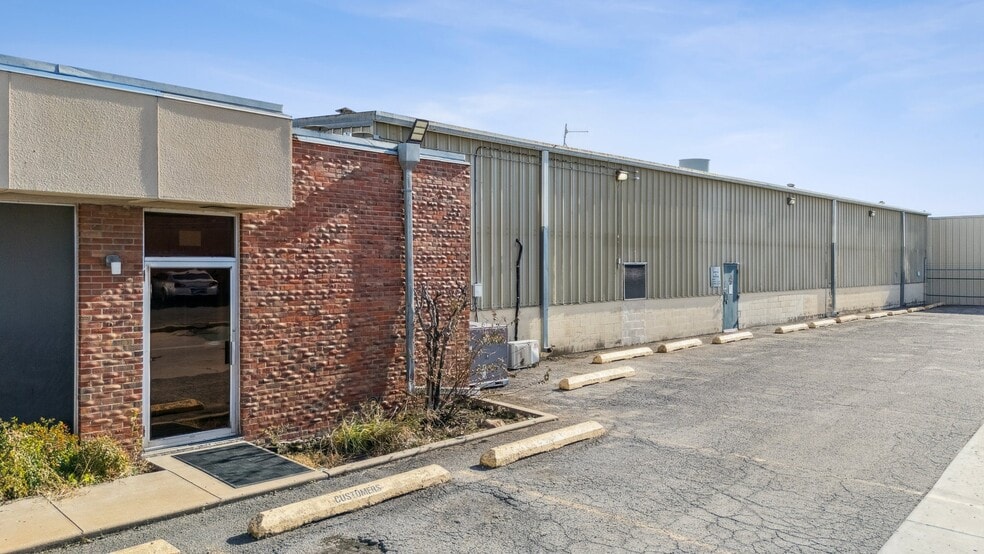 8118 E 44th St, Tulsa, OK for lease - Building Photo - Image 3 of 54