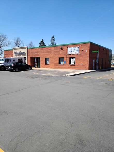 2-4 Pine Dr, Circle Pines, MN à louer - Photo du bâtiment - Image 3 de 14