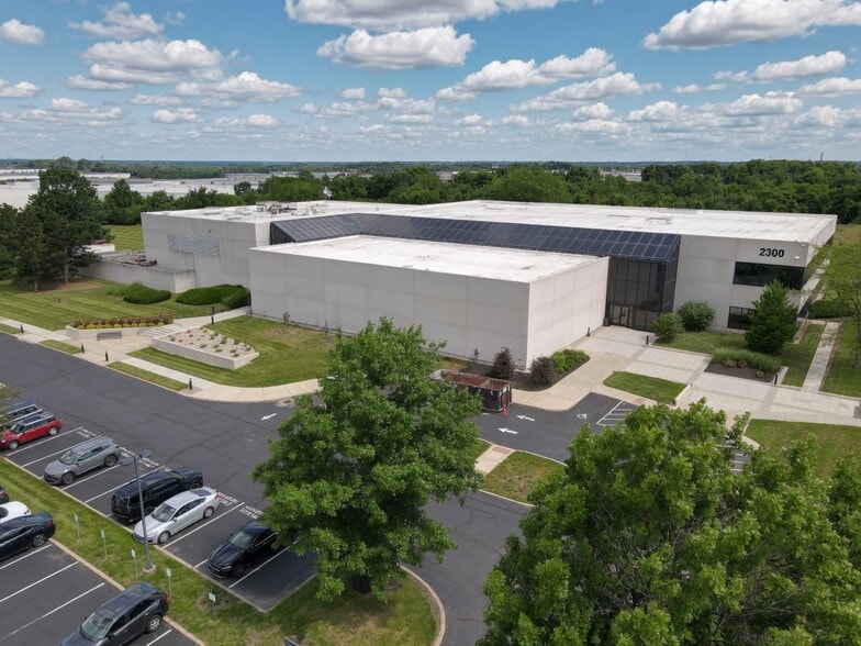 2300 Litton Ln, Hebron, KY for lease - Building Photo - Image 2 of 31