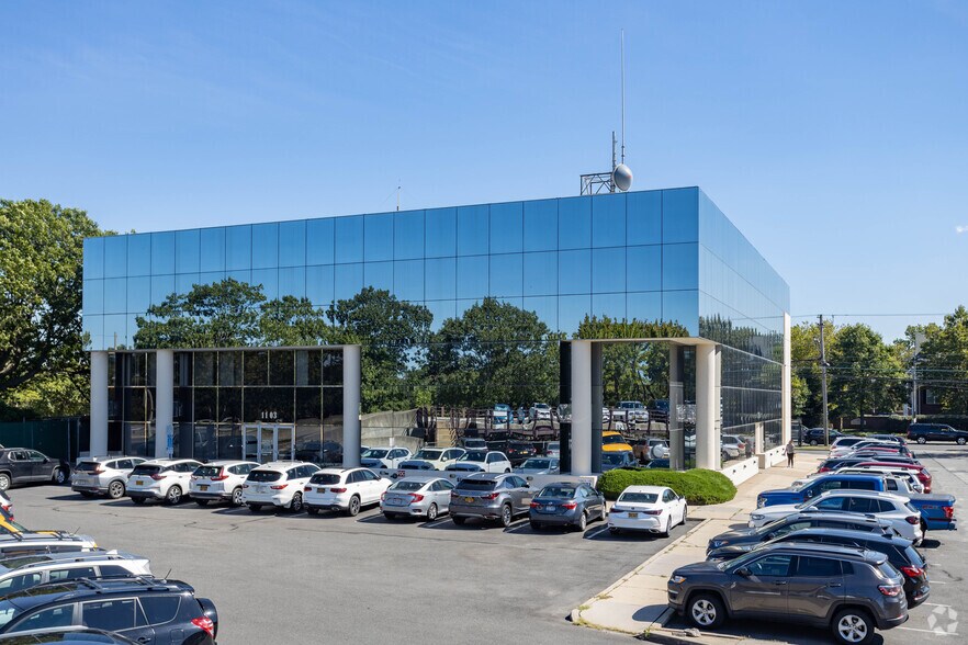 1103 Stewart Ave, Garden City, NY for lease - Building Photo - Image 2 of 12