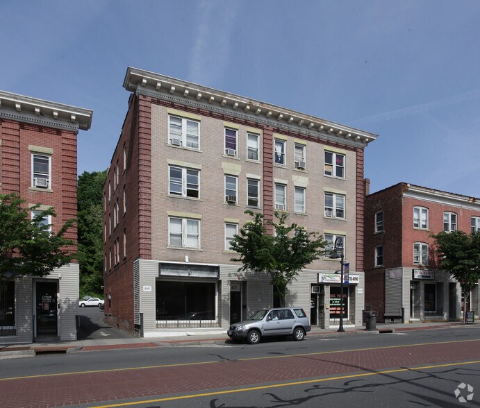 411-431 N Main St, Bristol, CT à louer - Photo du bâtiment - Image 3 de 70