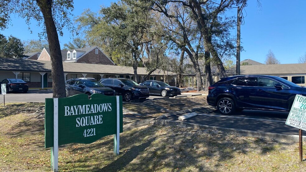 4221 Baymeadows Rd, Jacksonville, FL à louer - Photo du bâtiment - Image 2 de 6