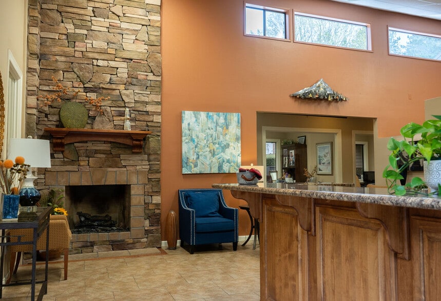 3689 SW Carman Dr, Lake Oswego, OR for sale - Interior Photo - Image 3 of 13