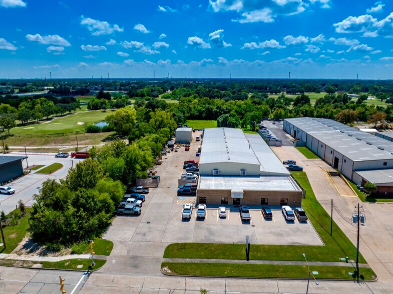 901 W 13th St, Deer Park, TX à louer - Photo du bâtiment - Image 2 de 6