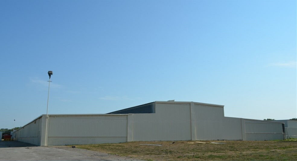 1700 E Aurora Ave, Des Moines, IA for lease - Building Photo - Image 2 of 3