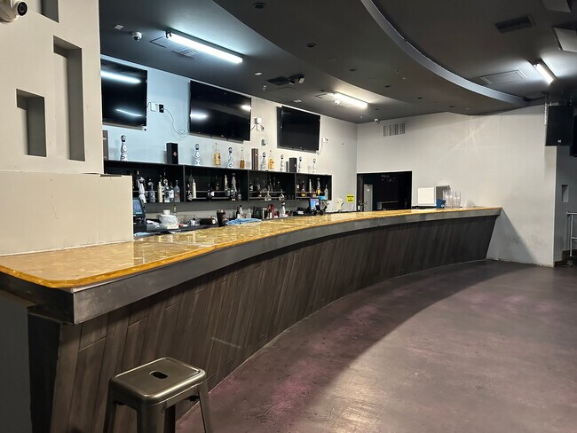 Plus de détails pour 4636 Wynn Rd, Las Vegas, NV - Commerce de détail à vendre