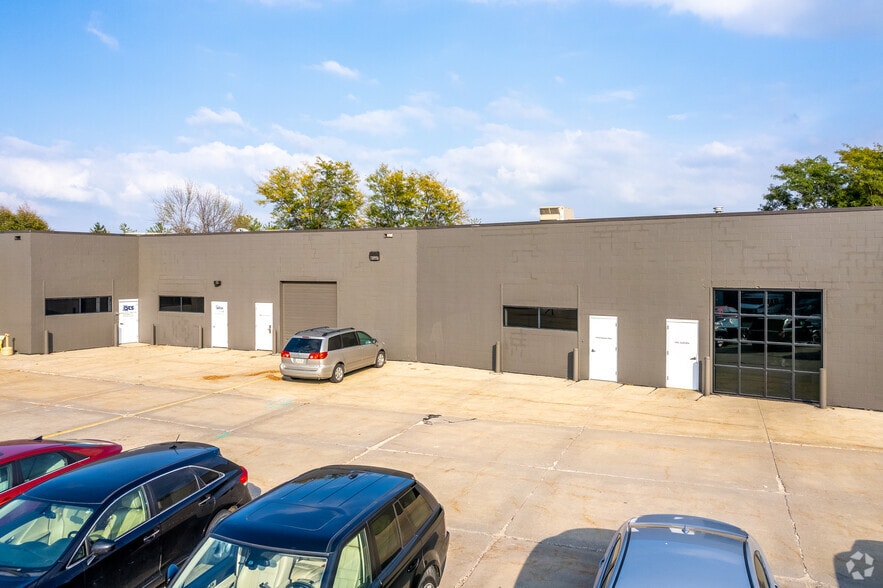11100-11190 Aurora Ave, Urbandale, IA à louer - Photo du bâtiment - Image 3 de 5
