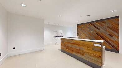 5901 Peachtree Dunwoody Rd NE, Atlanta, GA for lease Interior Photo- Image 1 of 7