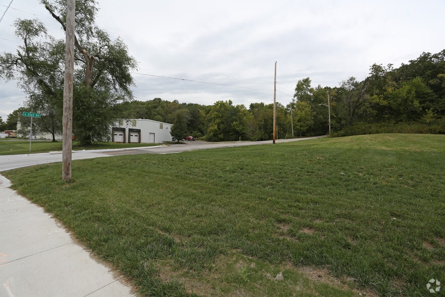 2924 Merriam Ln, Kansas City, KS for sale - Primary Photo - Image 1 of 4
