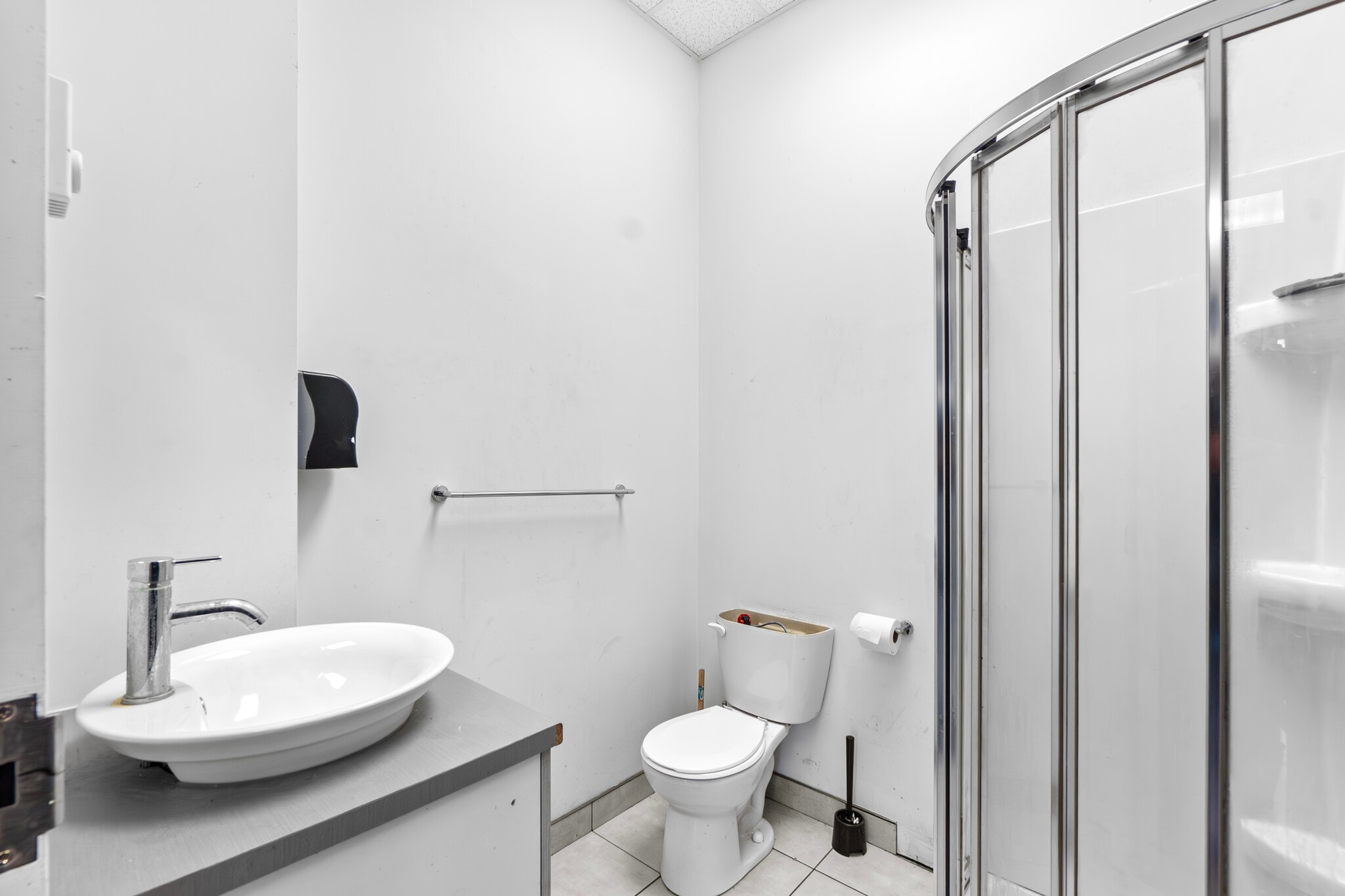 1155 Rue Saint-Charles O, Longueuil, QC for lease Interior Photo- Image 1 of 18
