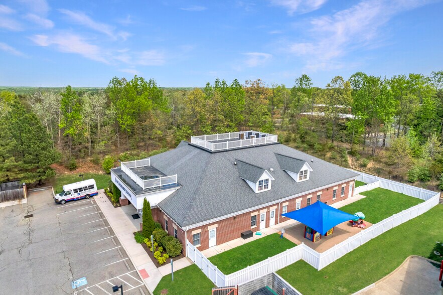 12405 Cape Cod Ct, Lake Ridge, VA à vendre - Photo du bâtiment - Image 2 de 9