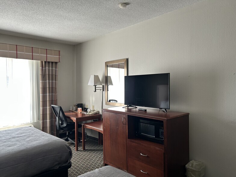 2463 E Sharon Rd, Cincinnati, OH à vendre - Photo intérieure - Image 3 de 11