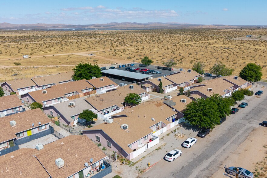 11211 La Habra Ave, Adelanto, CA à vendre - Photo du bâtiment - Image 2 de 21