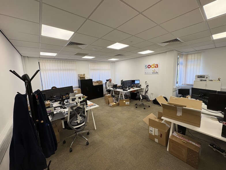 Conqueror Ct, Sittingbourne à louer - Photo du bâtiment - Image 3 de 5